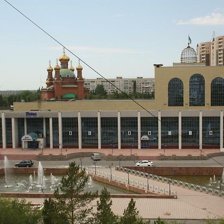 1-Комнатная Квартира На Набережной Pavlodar Exteriör bild