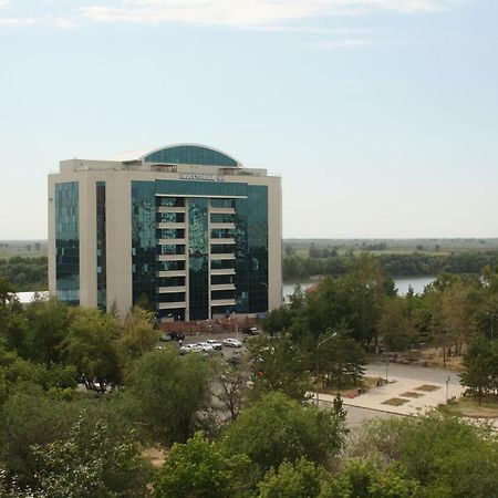 1-Комнатная Квартира На Набережной Pavlodar Exteriör bild